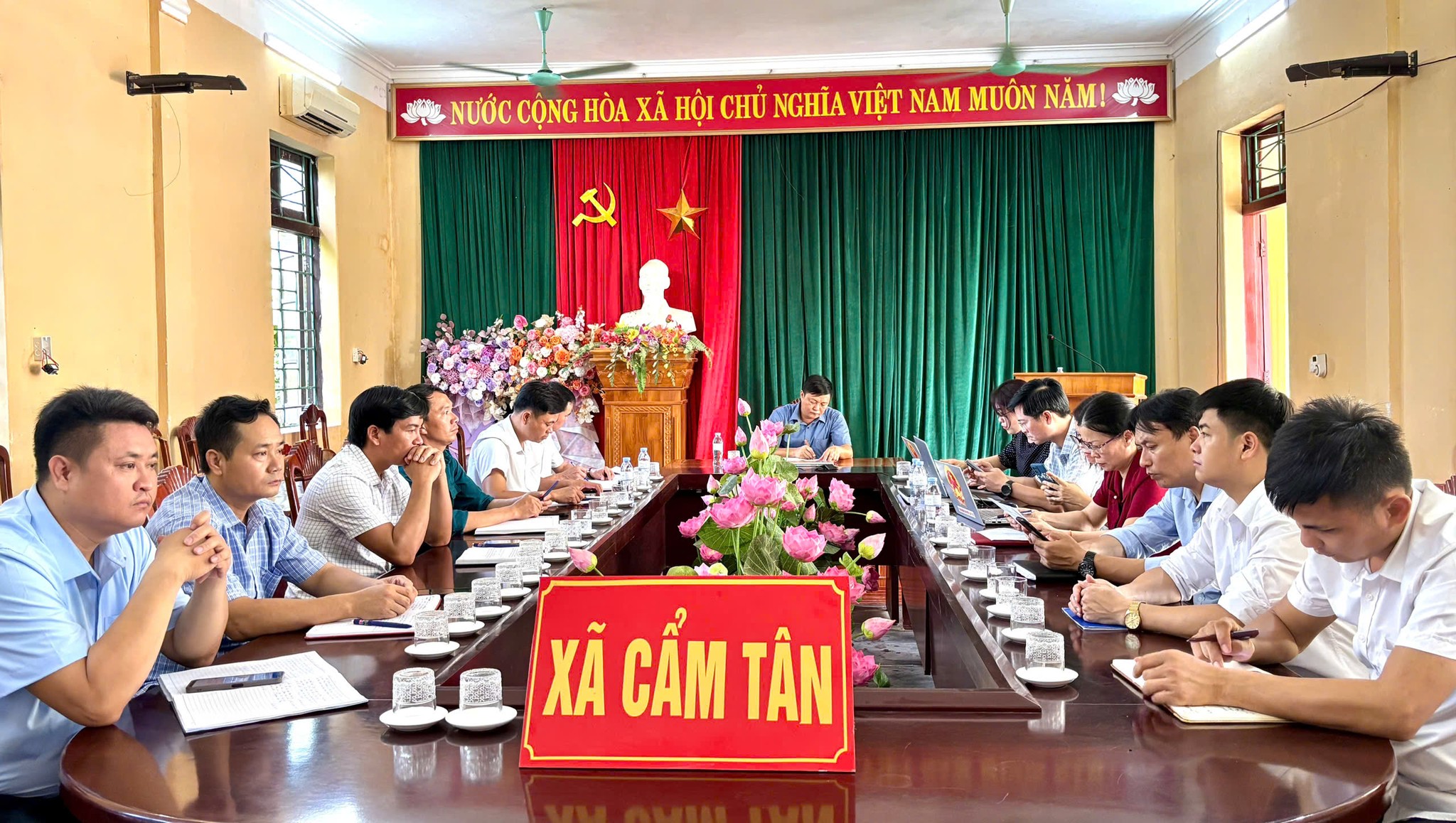 Anh-tin-bai